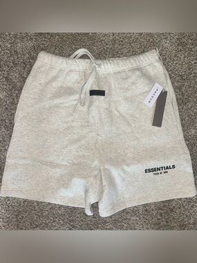 NEW Fear of God Essentials Shorts Light Oatmeal Size Large 100% Authentic SZ L